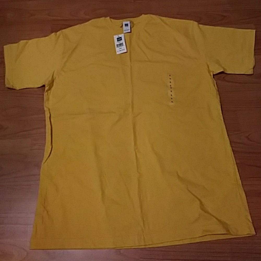 BRAND NEW GAP tee